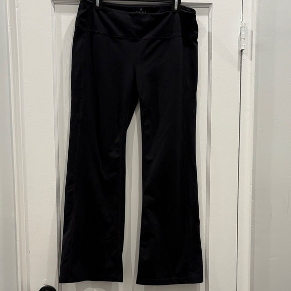 Athleta Revelation Pant 1X Black Flare Leg Yoga Waistband Pocket - Picture 11 of 13